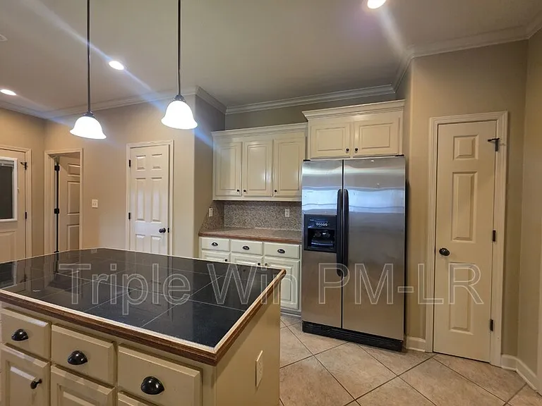 1901 Hidden Creek Dr — Photo 11