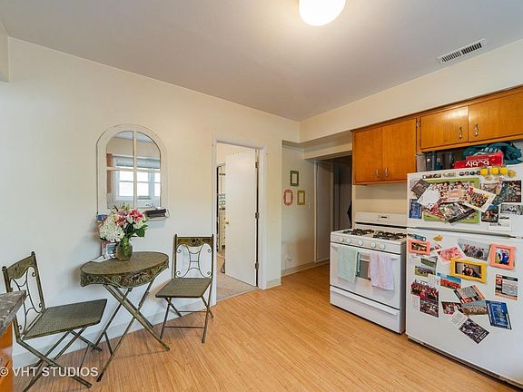 5th image of 2141 N Leavitt St #1R