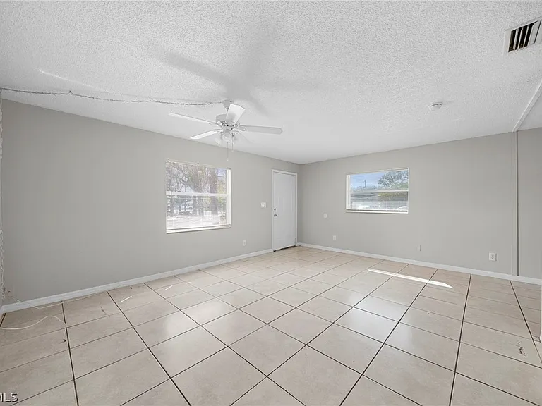 5537 10th Ave — Photo 3