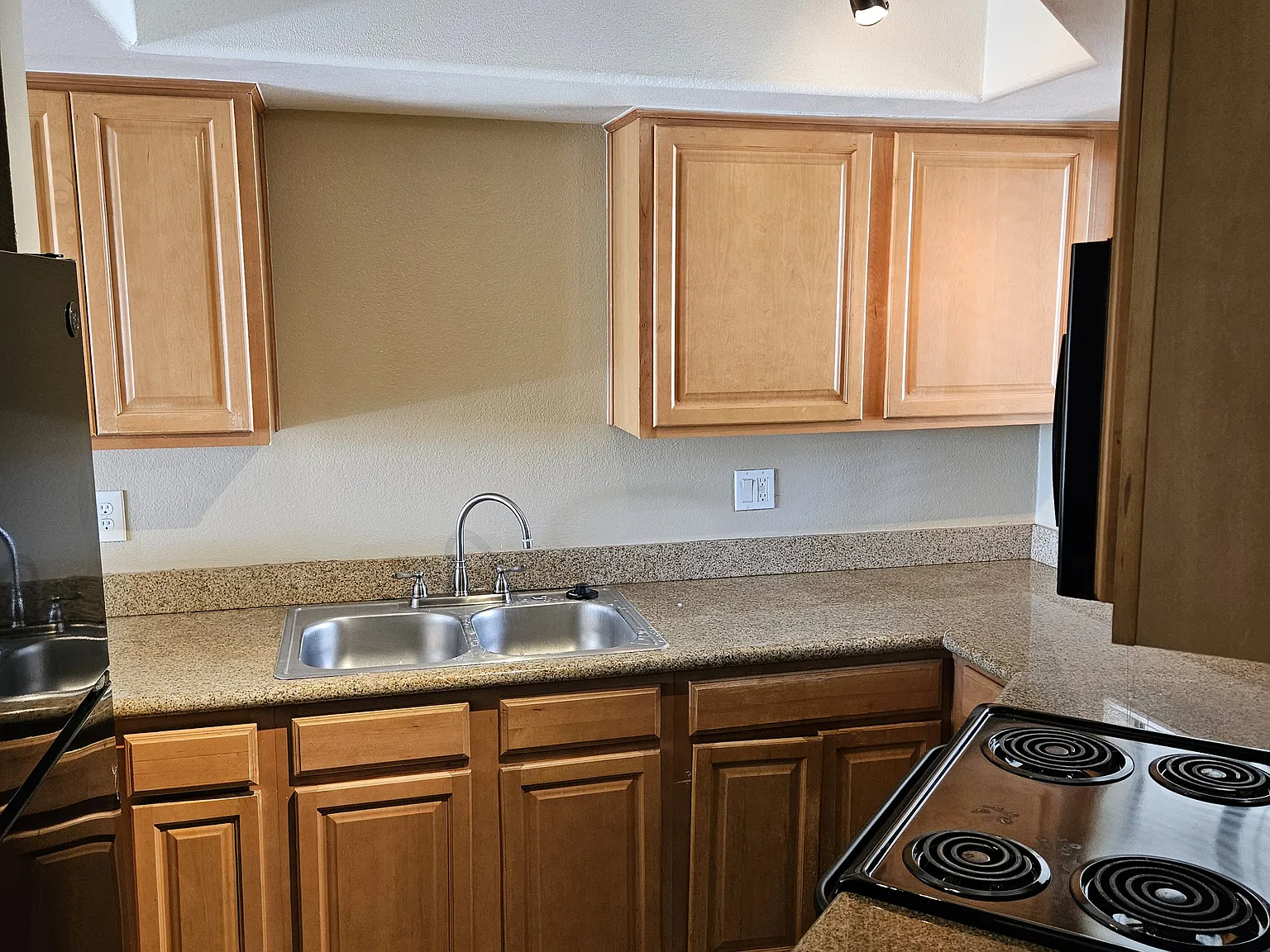 2 bed, 855 sqft, $1,599 — Photo 3