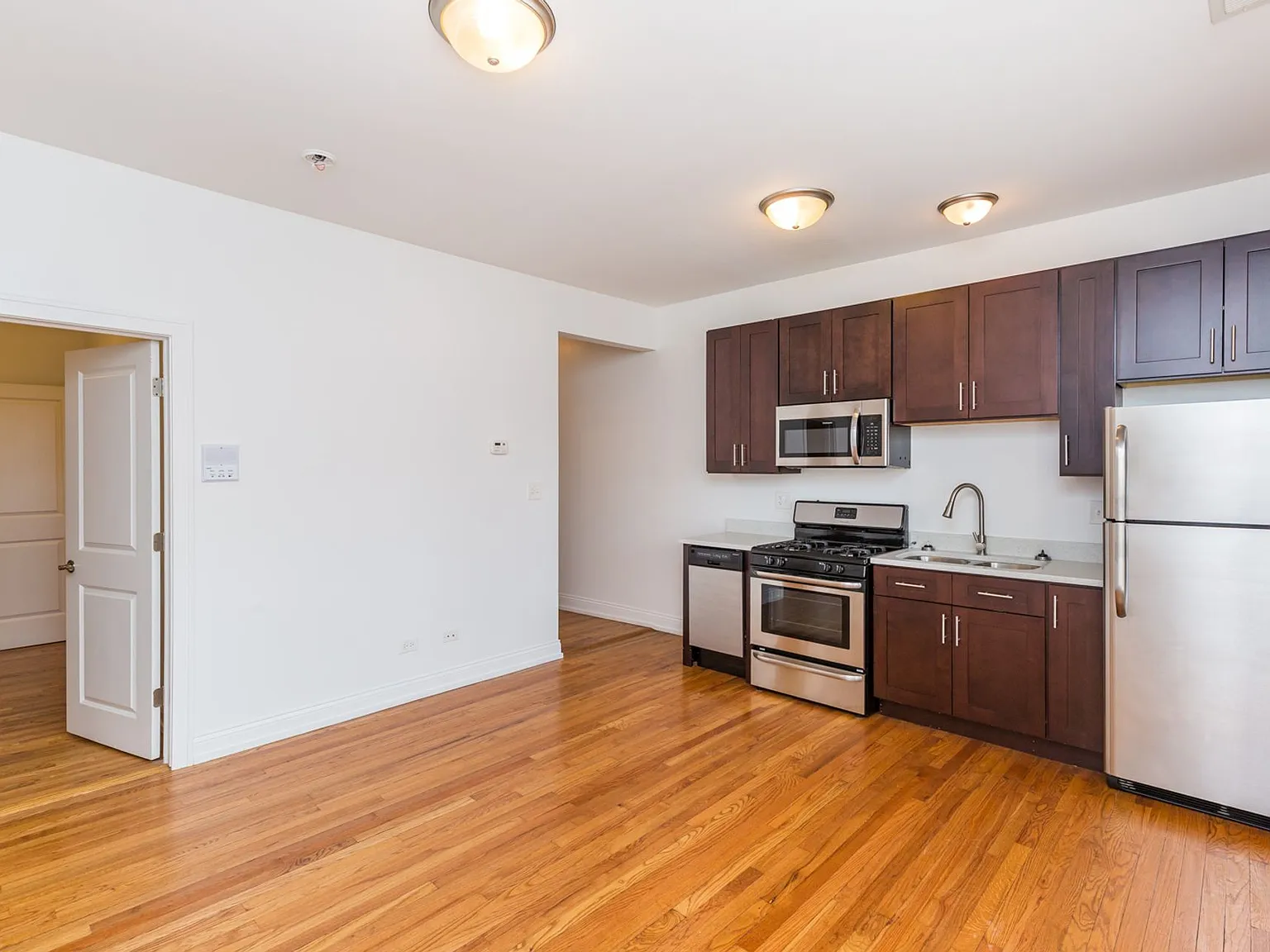 Portage Park Theater Apartments — Photo 1