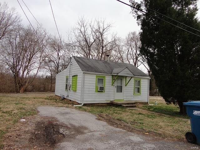 1st image of 834 Morton Ave
