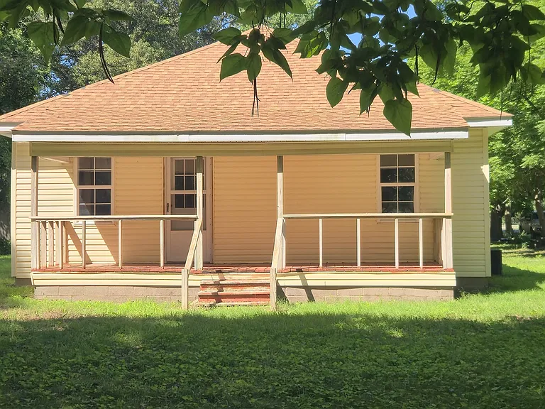 224 W McCallen Rd — Photo 1