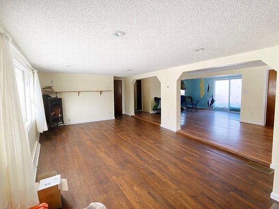 4th image of 646 River Rd