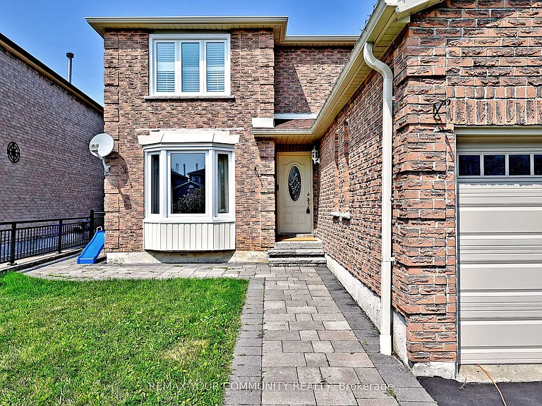 35 Dakin Dr — Photo 3