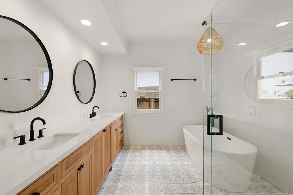 3 bed, 2241 sqft, $12,500 — Photo 3