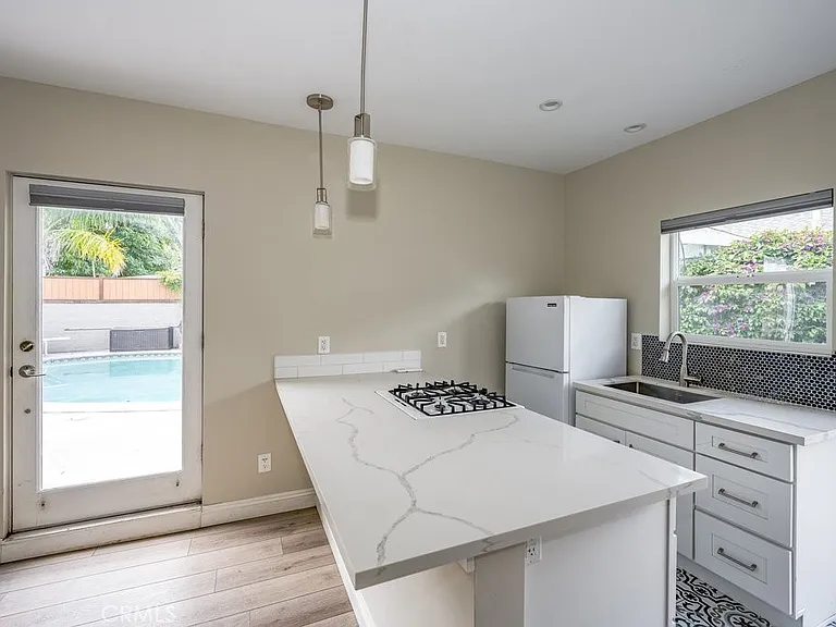 5940 Simpson Ave — Photo 4