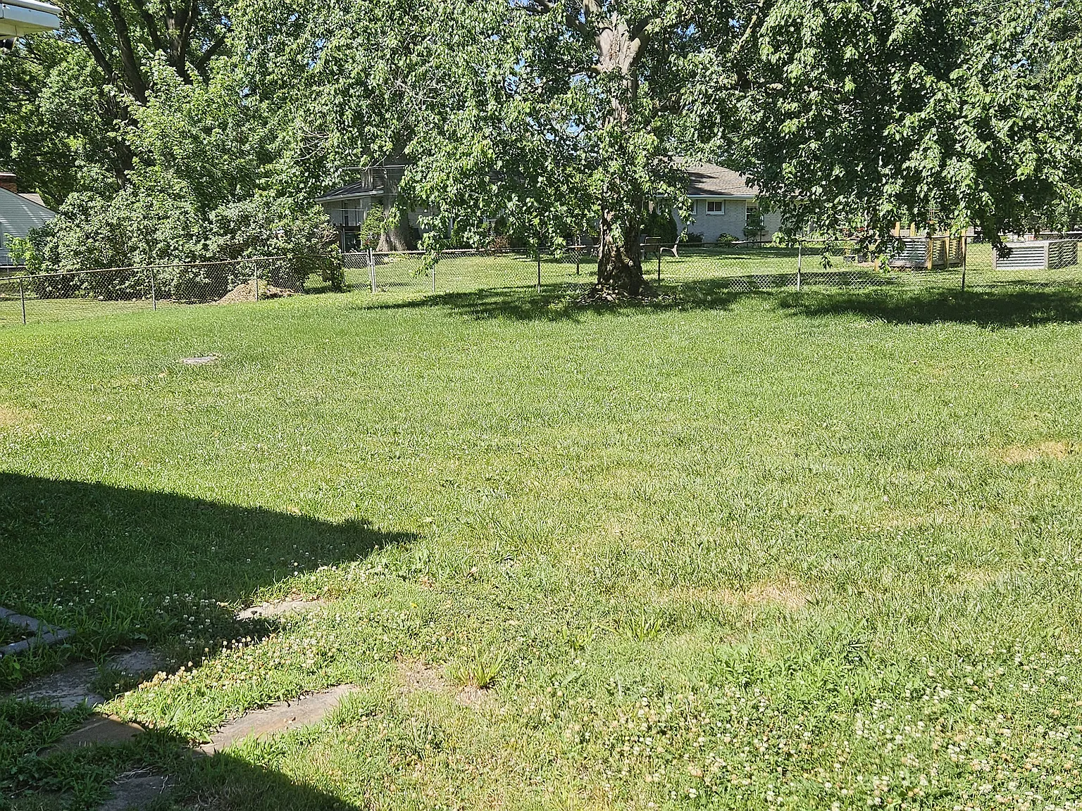 3 bed, 1.5 bath, 1410 sqft, $2,100 — Photo 4