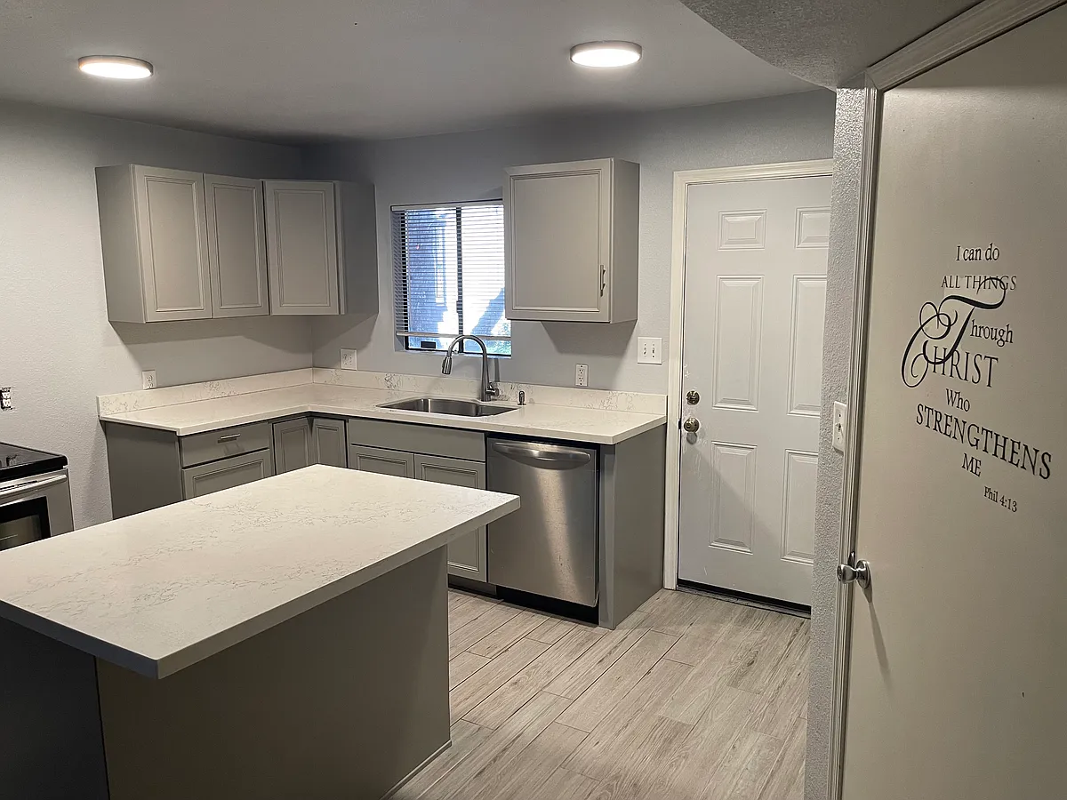 Building Photo - 3131 W Cochise Dr #106