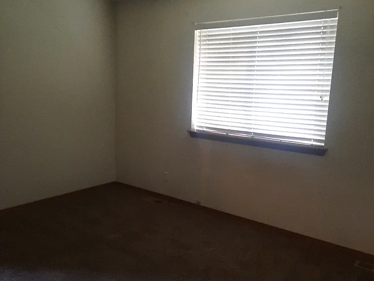 8071 N Ainsworth Dr — Photo 16