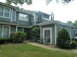 2 Madder Lake Cir, Commack, NY 11725