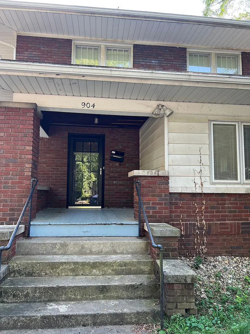 3 Bedroom House Near IU Bloomington Campus — Photo 1