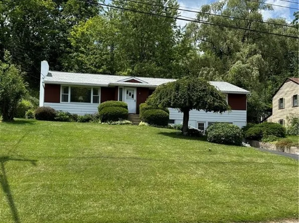 242 Waldorf Pkwy, Syracuse, NY 13224