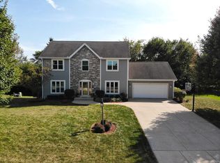 3091 W Yorkshire Cir, Franklin, WI 53132