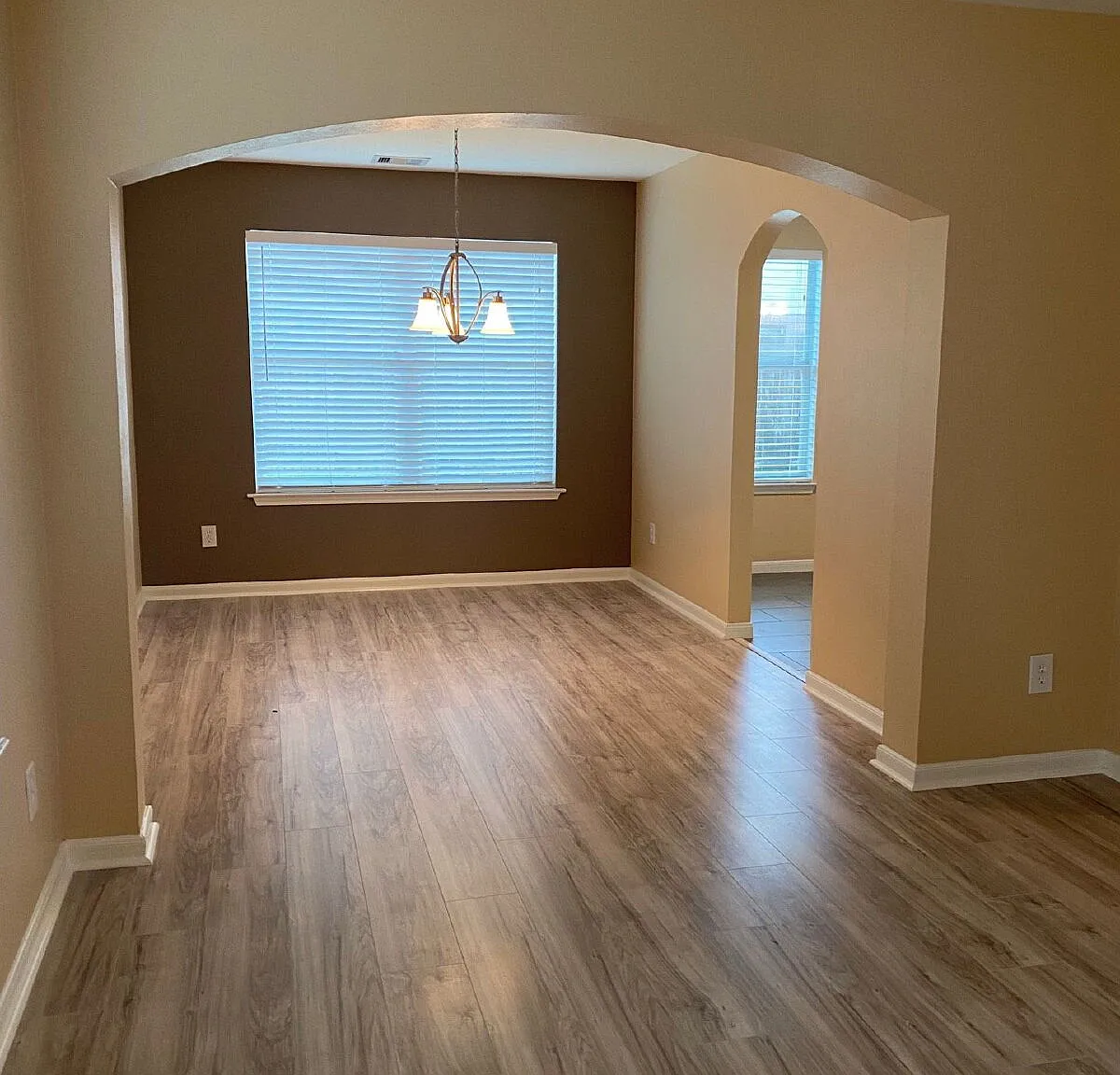 4 bed, 2.5 bath, 2350 sqft, $2,200 — Photo 2