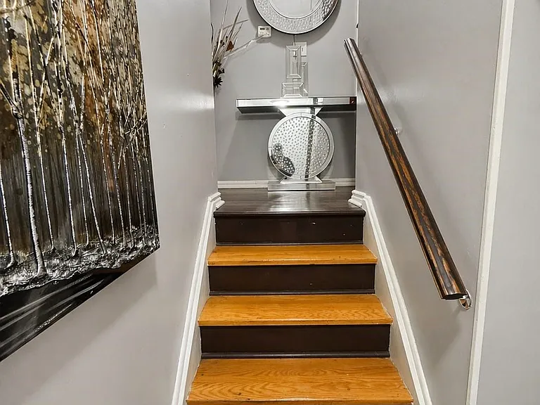 50 Eden Park Dr — Photo 2