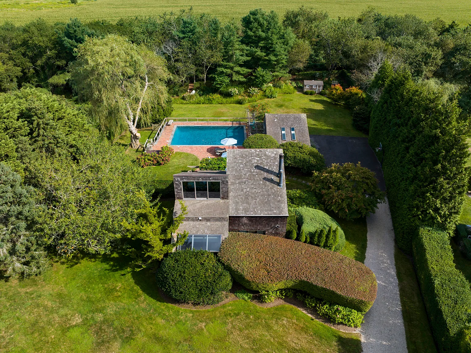 A Modern Bridgehampton Retreat with 2 Bonus Rooms — Photo 4