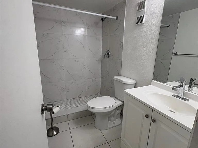7860 NW 50th St #305 — Photo 14