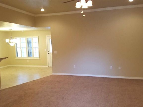 5th image of 129 Garrett Dr