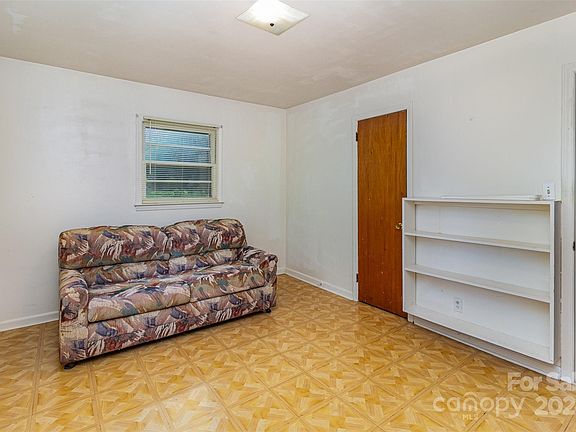 5th image of 114 Shady Ln