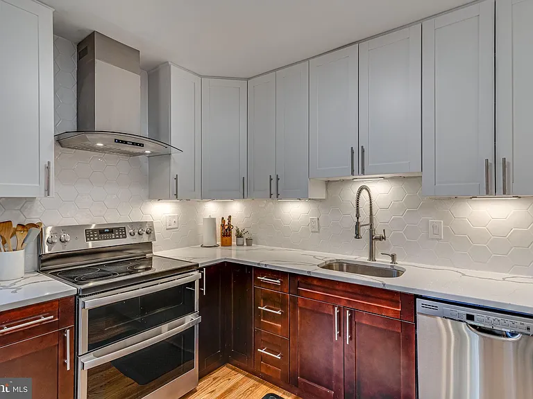 3 Groves Ave — Photo 14