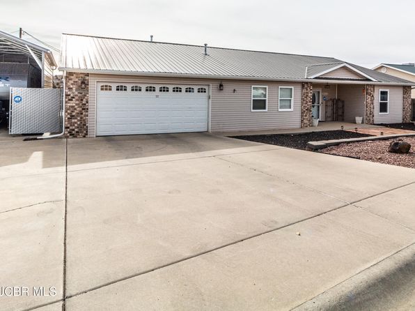 1316 Plum Tree Cir, Bloomfield, NM 87413