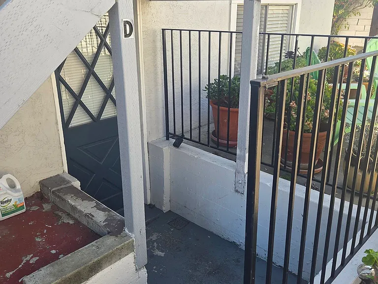 3851 Vineyard Ave #D — Photo 1