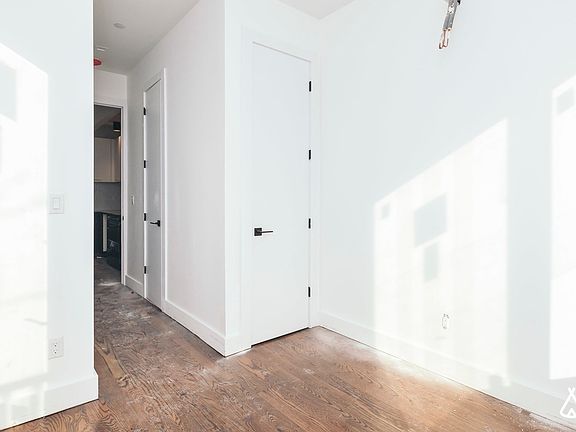 4th image of 194 Scholes St #3H