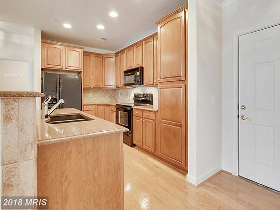 2nd image of 1516 Enyart Way Unit 204