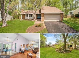 14 Middleton Ln, Sterling, VA 20164