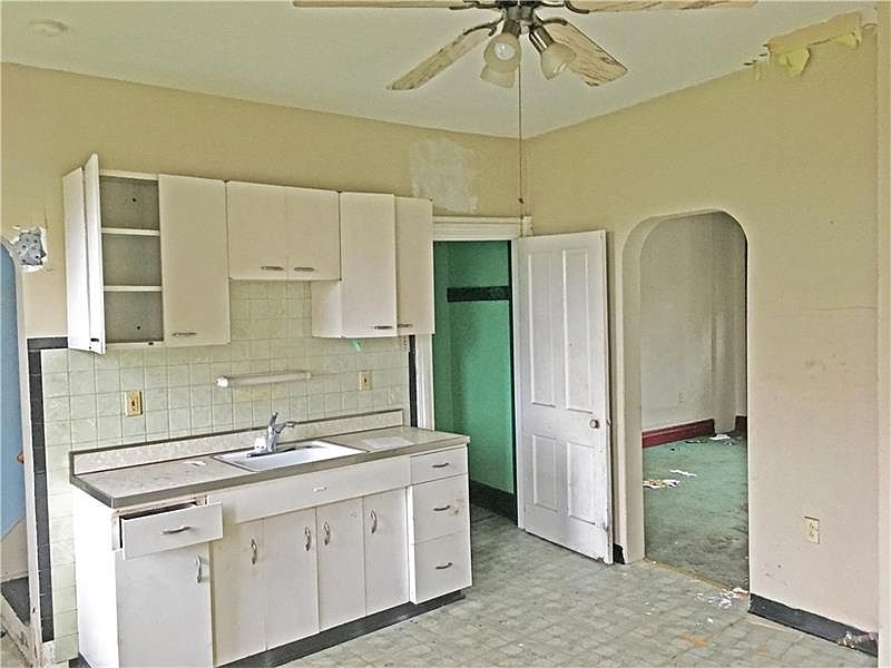 2nd image of 2037 Straubs Ln