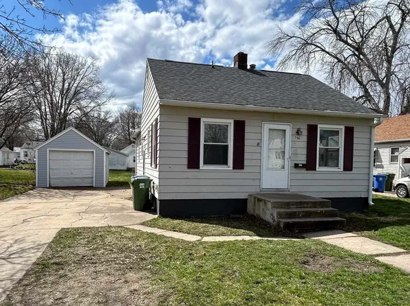 706 9th Ave, Charles City, IA 50616