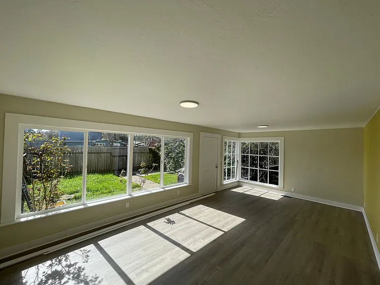 3241 Trinity St — Photo 9