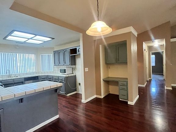 4th image of 1403 E Buena Vista Ave