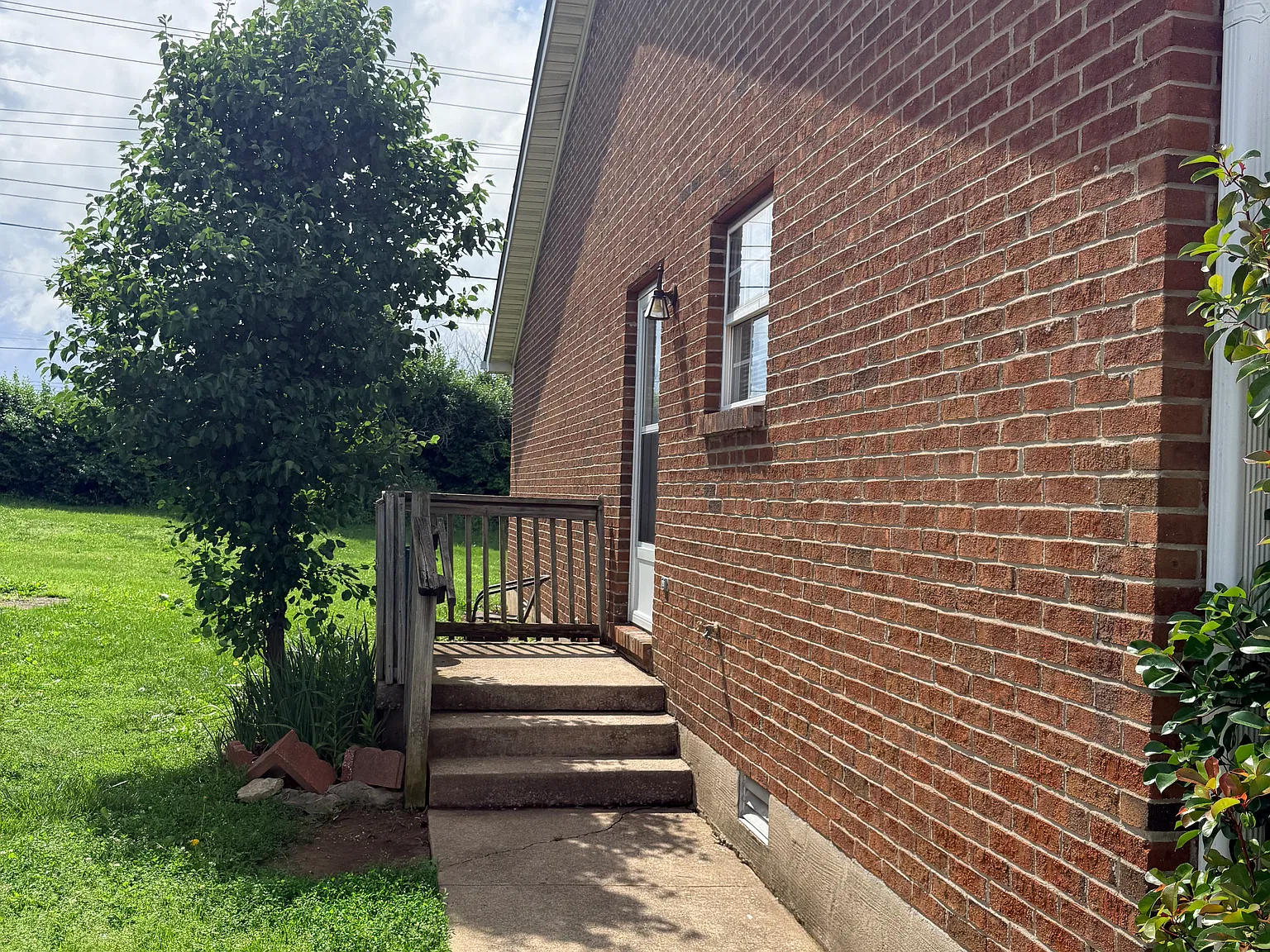 2 bed, 1000 sqft, $1,100 — Photo 2
