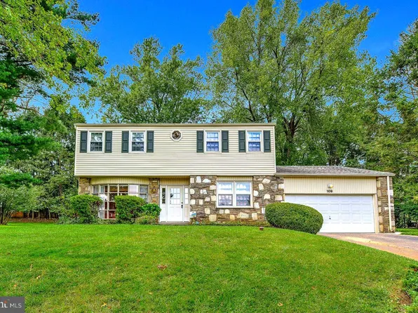 109 Hollyhock Dr, Lafayette Hill, PA 19444