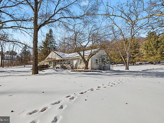 3rd image of 2085 Yellow Springs Rd