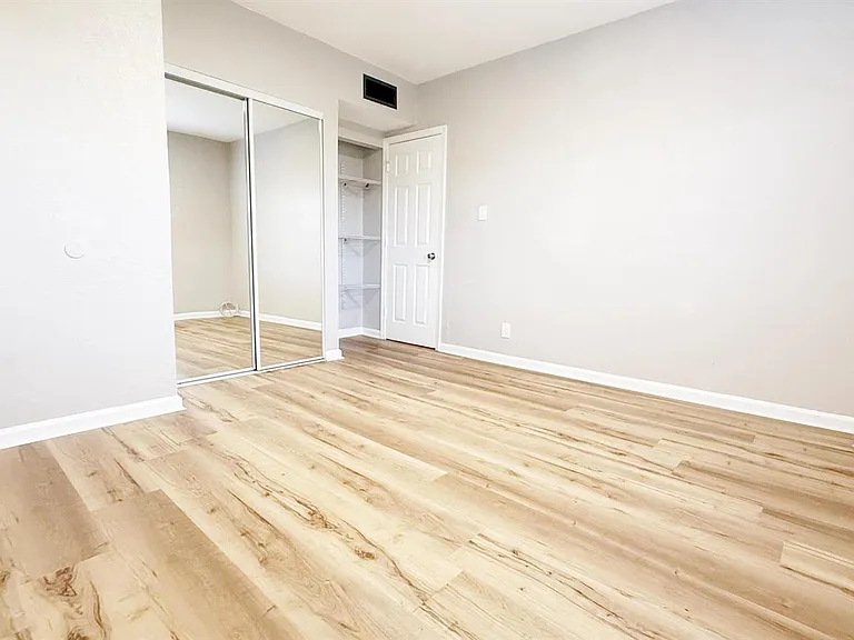 360 NW 8th St #8 — Photo 9