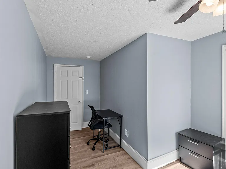 N Sylvan Dr — Photo 2