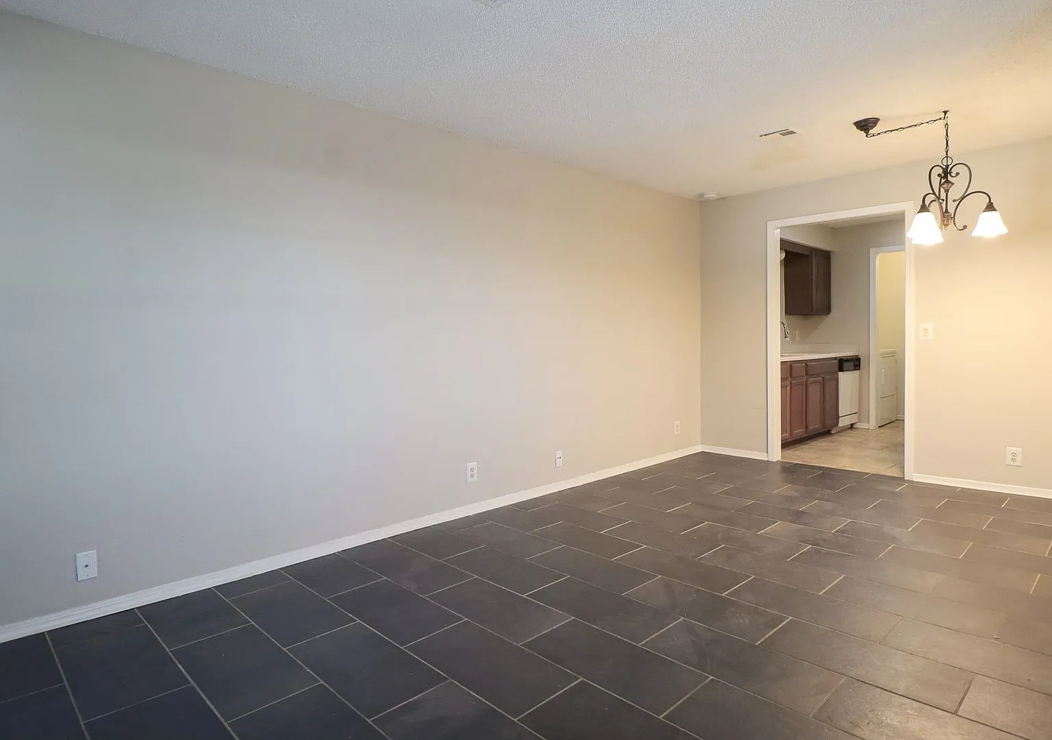 Charming 1 Bed/ 1 Bath Condo in South Tulsa! — Photo 2