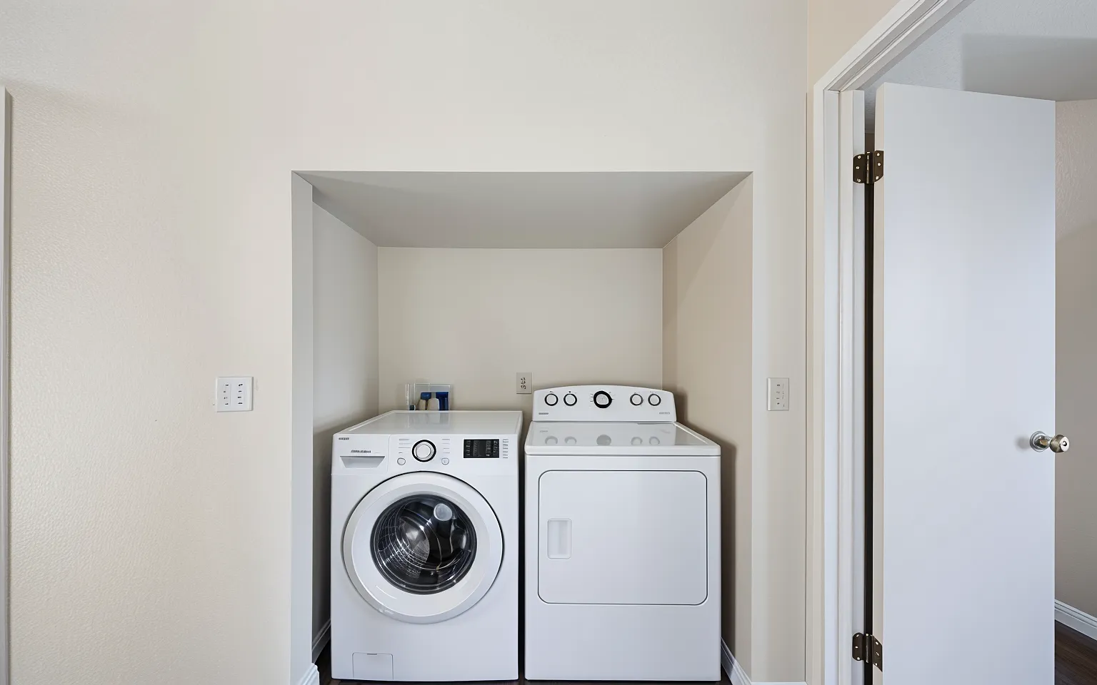 3 bed, 1200 sqft, $2,500 — Photo 4
