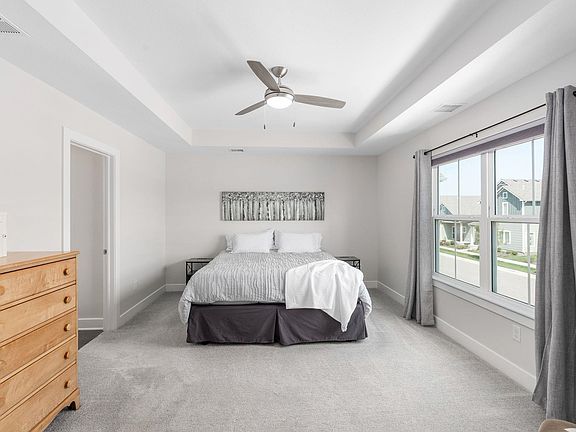 5th image of 439 E Park Pl