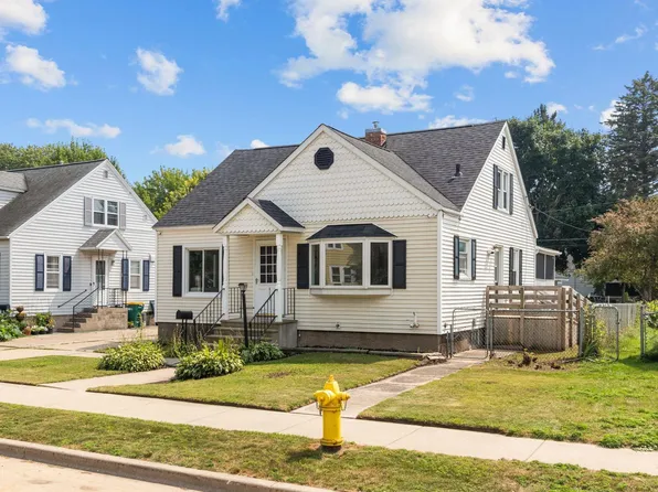 3011 Hall Ave, Marinette, WI 54143