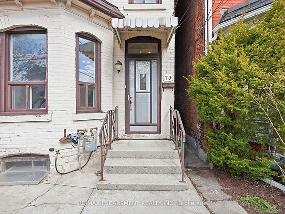 3rd image of 79 Murray St E