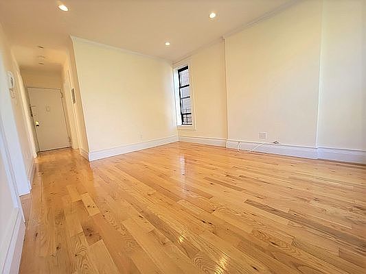 2nd image of 121 W 104th St APT 5R