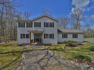 167 Oakenshield Dr, Tamiment, PA 18371