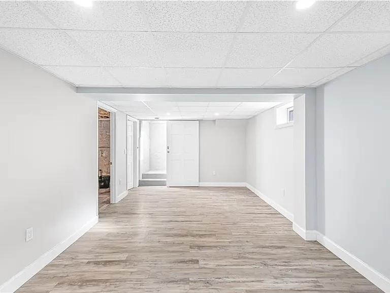 37 Tyndall Ave — Photo 15