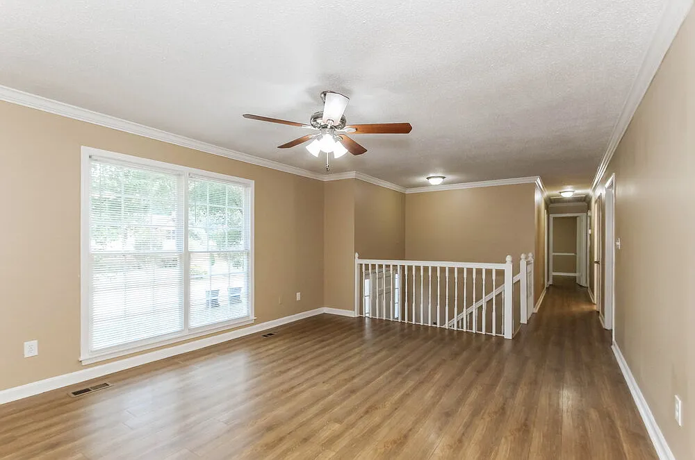 4 bed, 3.0 bath, 2011 sqft, $1,950 — Photo 4