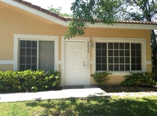 3838 SW 48th Ave, Hollywood, FL 33023