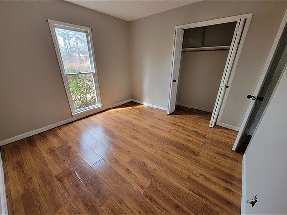 4th image of 115 Briarwood Cir